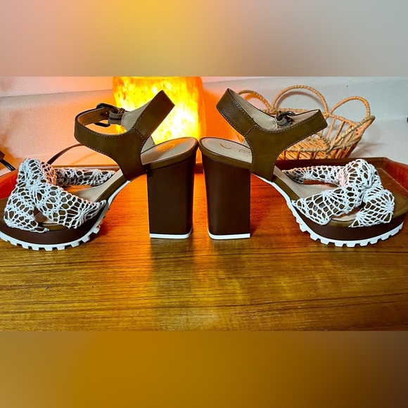 Cato comfort size 8 sandal - Picture 4 of 7